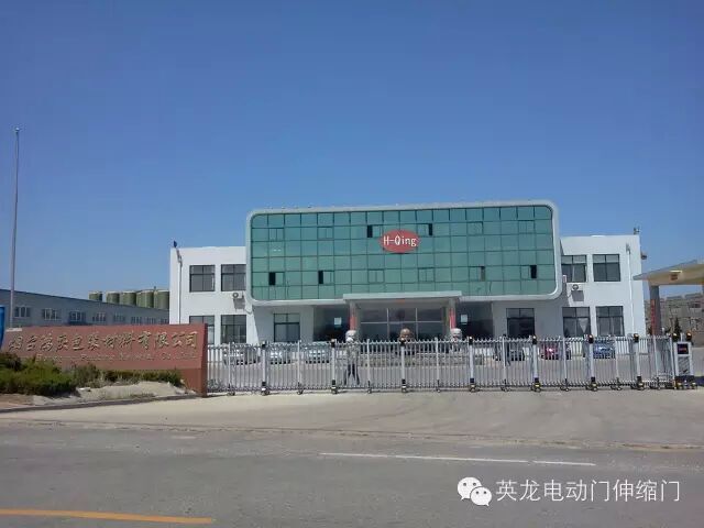 英龍機(jī)電電動門安裝在煙臺鴻慶包裝材料有限公司大門口